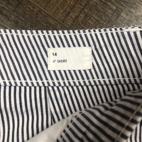 GAP Blue & White Striped Shorts w/ Pockets (size 14) - Picture 4 of 5